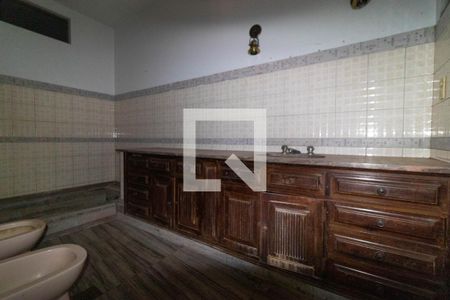 Casa à venda com 357m², 4 quartos e 8 vagasBanheiro da Suíte 02