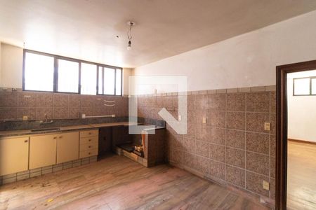 Casa à venda com 357m², 4 quartos e 8 vagasCozinha