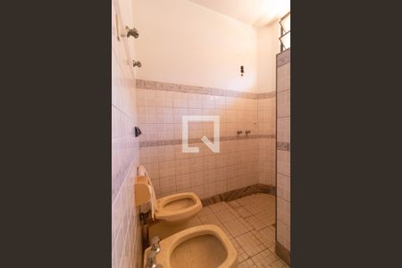 Casa à venda com 357m², 4 quartos e 8 vagasBanheiro 