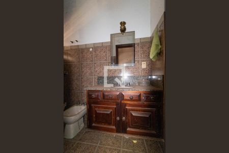 Casa à venda com 357m², 4 quartos e 8 vagasBanheiro da Suíte 01