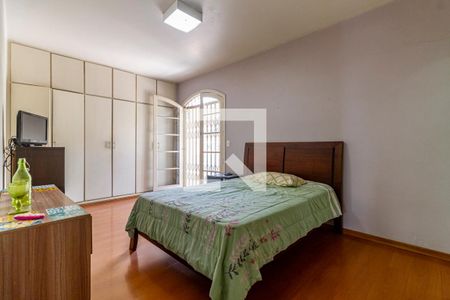 Casa à venda com 382m², 4 quartos e 4 vagas Casa à venda com 382m², 4 quartos e 4 vagasSuíte 1