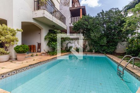 Casa à venda com 382m², 4 quartos e 4 vagas Casa à venda com 382m², 4 quartos e 4 vagasQuintal