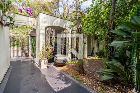 Casa à venda com 382m², 4 quartos e 4 vagas Casa à venda com 382m², 4 quartos e 4 vagasQuintal