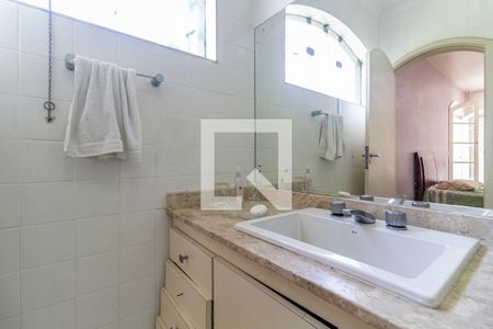 Casa à venda com 382m², 4 quartos e 4 vagas Casa à venda com 382m², 4 quartos e 4 vagasBanheiro da Suíte 1