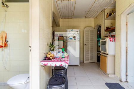 Casa à venda com 382m², 4 quartos e 4 vagas Casa à venda com 382m², 4 quartos e 4 vagasÁrea de Serviço