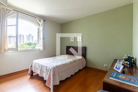 Casa à venda com 382m², 4 quartos e 4 vagas Casa à venda com 382m², 4 quartos e 4 vagasQuarto 2