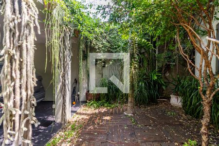 Casa à venda com 382m², 4 quartos e 4 vagas Casa à venda com 382m², 4 quartos e 4 vagasQuintal