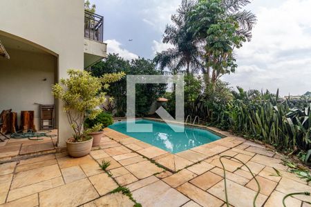 Casa à venda com 382m², 4 quartos e 4 vagas Casa à venda com 382m², 4 quartos e 4 vagasQuintal