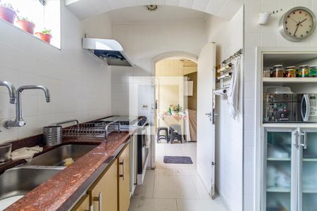 Casa à venda com 382m², 4 quartos e 4 vagas Casa à venda com 382m², 4 quartos e 4 vagasCozinha