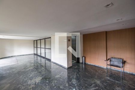 Apartamento à venda com 202m², 4 quartos e 3 vagasHall social