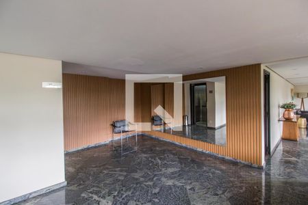 Apartamento à venda com 202m², 4 quartos e 3 vagasHall social