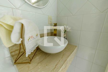 Casa de condomínio à venda com 329m², 4 quartos e 2 vagas Casa de condomínio à venda com 329m², 4 quartos e 2 vagasBanheiro da Área de Lazer