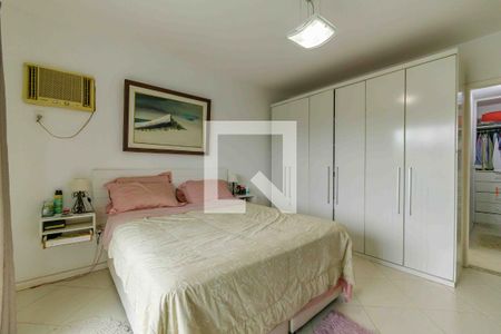 Casa de condomínio à venda com 329m², 4 quartos e 2 vagas Casa de condomínio à venda com 329m², 4 quartos e 2 vagasSuíte 1