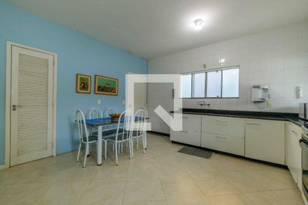 Casa de condomínio à venda com 329m², 4 quartos e 2 vagas Casa de condomínio à venda com 329m², 4 quartos e 2 vagasCozinha