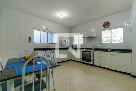 Casa de condomínio à venda com 329m², 4 quartos e 2 vagas Casa de condomínio à venda com 329m², 4 quartos e 2 vagasCozinha