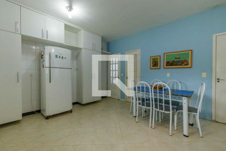 Casa de condomínio à venda com 329m², 4 quartos e 2 vagas Casa de condomínio à venda com 329m², 4 quartos e 2 vagasCozinha