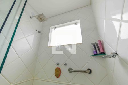 Casa de condomínio à venda com 329m², 4 quartos e 2 vagas Casa de condomínio à venda com 329m², 4 quartos e 2 vagasBanheiro da Suíte 2