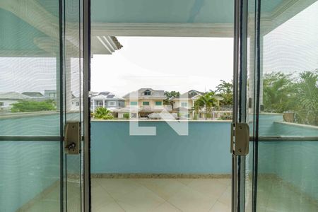 Casa de condomínio à venda com 329m², 4 quartos e 2 vagas Casa de condomínio à venda com 329m², 4 quartos e 2 vagasVaranda da Suíte 1