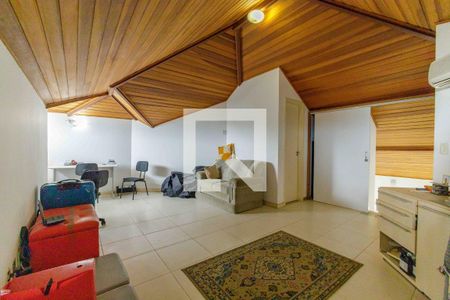 Casa de condomínio à venda com 329m², 4 quartos e 2 vagas Casa de condomínio à venda com 329m², 4 quartos e 2 vagasSótão