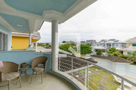 Casa de condomínio à venda com 329m², 4 quartos e 2 vagas Casa de condomínio à venda com 329m², 4 quartos e 2 vagasVaranda da Suíte 2