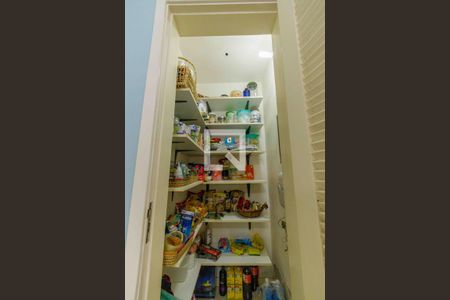 Casa de condomínio à venda com 329m², 4 quartos e 2 vagas Casa de condomínio à venda com 329m², 4 quartos e 2 vagasDespensa