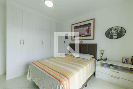 Casa de condomínio à venda com 329m², 4 quartos e 2 vagas Casa de condomínio à venda com 329m², 4 quartos e 2 vagasSuíte 2