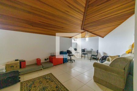 Casa de condomínio à venda com 329m², 4 quartos e 2 vagas Casa de condomínio à venda com 329m², 4 quartos e 2 vagasSótão