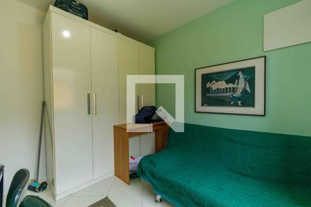 Casa de condomínio à venda com 329m², 4 quartos e 2 vagas Casa de condomínio à venda com 329m², 4 quartos e 2 vagasQuarto