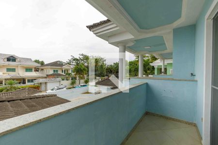 Casa de condomínio à venda com 329m², 4 quartos e 2 vagas Casa de condomínio à venda com 329m², 4 quartos e 2 vagasVaranda da Suíte 3