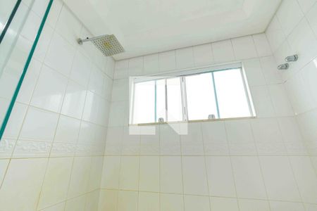 Casa de condomínio à venda com 329m², 4 quartos e 2 vagas Casa de condomínio à venda com 329m², 4 quartos e 2 vagasBanheiro da Suíte 1