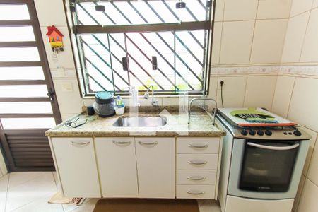 Casa à venda com 261m², 3 quartos e 4 vagas Casa à venda com 261m², 3 quartos e 4 vagasCozinha