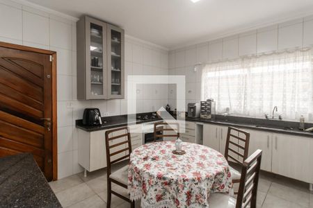 Casa à venda com 183m², 3 quartos e 3 vagas Casa à venda com 183m², 3 quartos e 3 vagasCozinha