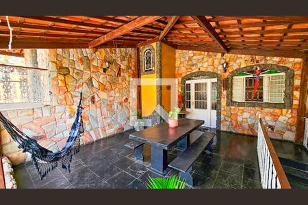 Casa à venda com 310m², 4 quartos e 2 vagas Casa à venda com 310m², 4 quartos e 2 vagasÁrea Externa