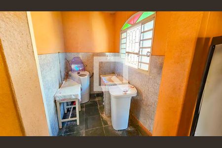 Casa à venda com 310m², 4 quartos e 2 vagas Casa à venda com 310m², 4 quartos e 2 vagasÁrea de Serviço