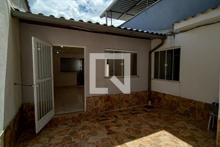 Casa à venda com 104m², 4 quartos e 2 vagas Casa à venda com 104m², 4 quartos e 2 vagasfrente