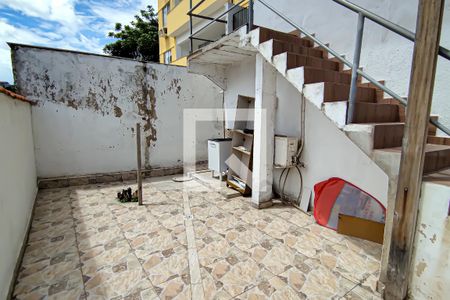 Casa à venda com 104m², 4 quartos e 2 vagas Casa à venda com 104m², 4 quartos e 2 vagasarea