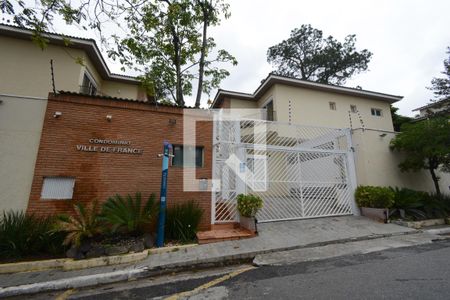 Casa de condomínio à venda com 300m², 4 quartos e 4 vagasFachada e portaria