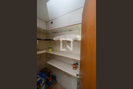 Casa de condomínio à venda com 300m², 4 quartos e 4 vagasDespensa