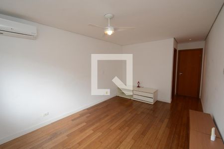 Casa de condomínio à venda com 300m², 4 quartos e 4 vagasSuíte 4