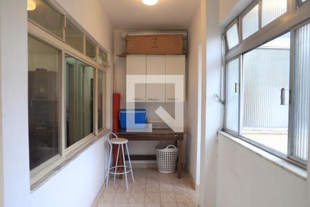 Apartamento à venda com 88m², 2 quartos e 1 vagaÁrea de Serviço