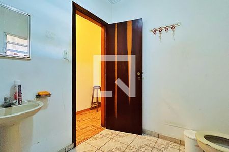Casa à venda com 287m², 3 quartos e 4 vagas Casa à venda com 287m², 3 quartos e 4 vagasBanheiro da Edícula