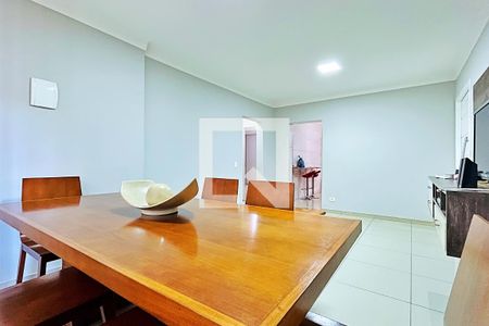 Casa à venda com 287m², 3 quartos e 4 vagas Casa à venda com 287m², 3 quartos e 4 vagasSala