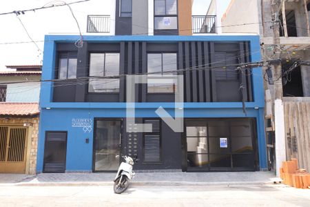 Apartamento à venda com 43m², 2 quartos e 1 vaga Apartamento à venda com 43m², 2 quartos e 1 vagaFachada do prédio - Placa instalada no portão do prédio
