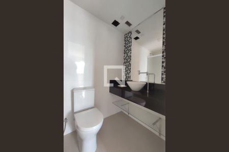 Apartamento à venda com 72m², 3 quartos e 1 vaga Apartamento à venda com 72m², 3 quartos e 1 vagaBanheiro da Suite 1