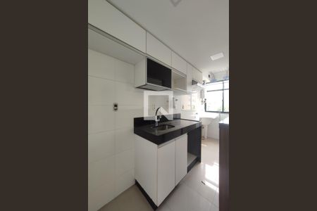 Apartamento à venda com 72m², 3 quartos e 1 vaga Apartamento à venda com 72m², 3 quartos e 1 vagaCozinha e Área de Serviço