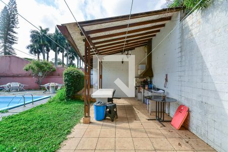 Casa à venda com 600m², 4 quartos e 1 vaga Casa à venda com 600m², 4 quartos e 1 vagaChurrasqueira