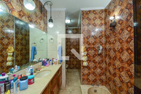 Casa à venda com 600m², 4 quartos e 1 vaga Casa à venda com 600m², 4 quartos e 1 vagaBanheiro da Suíte