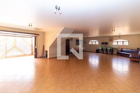 Casa à venda com 264m², 3 quartos e 6 vagasGaragem e Salão de Festa