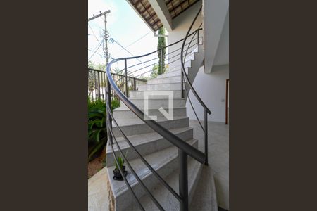 Casa de condomínio à venda com 587m², 4 quartos e 6 vagas Casa de condomínio à venda com 587m², 4 quartos e 6 vagasEntrada