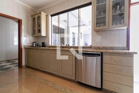 Casa de condomínio à venda com 587m², 4 quartos e 6 vagas Casa de condomínio à venda com 587m², 4 quartos e 6 vagasCozinha